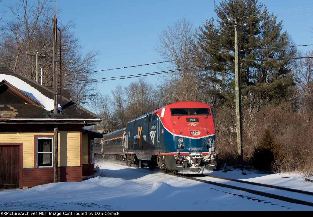 AMTK 108 Leads 696 Through Rockingham Jct.